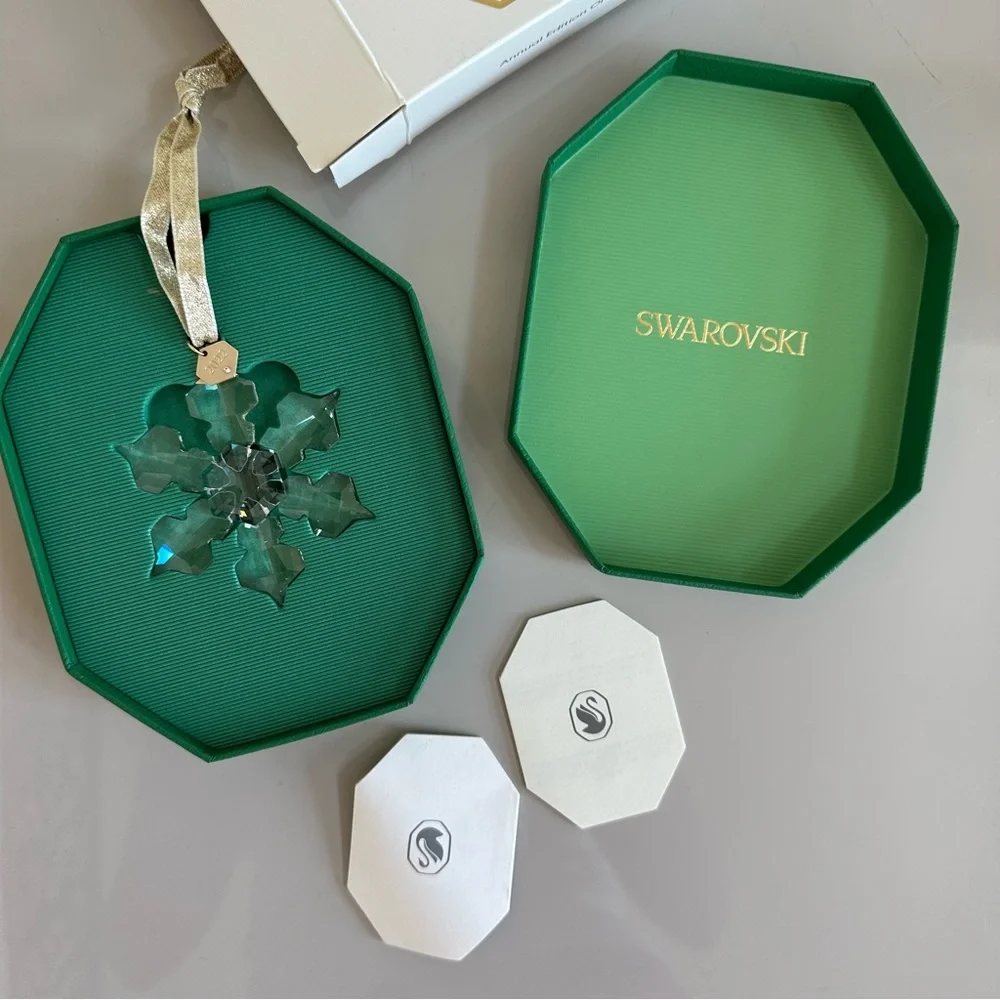 Swarovski Annual Edition 2022 Ornament - Picture 5 of 8